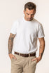 Man wearing a white cotton t-shirt