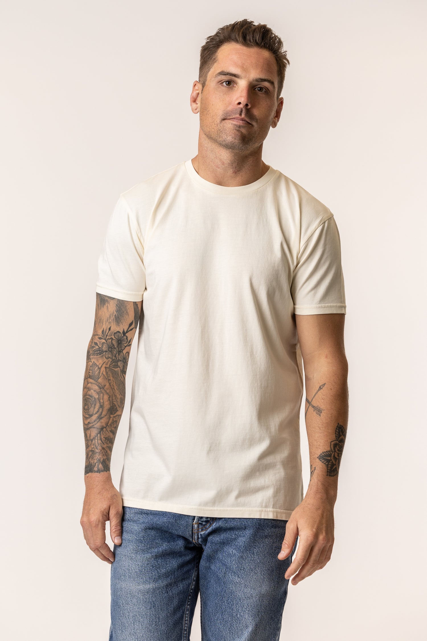 Man wearing a plain natural color t-shirt