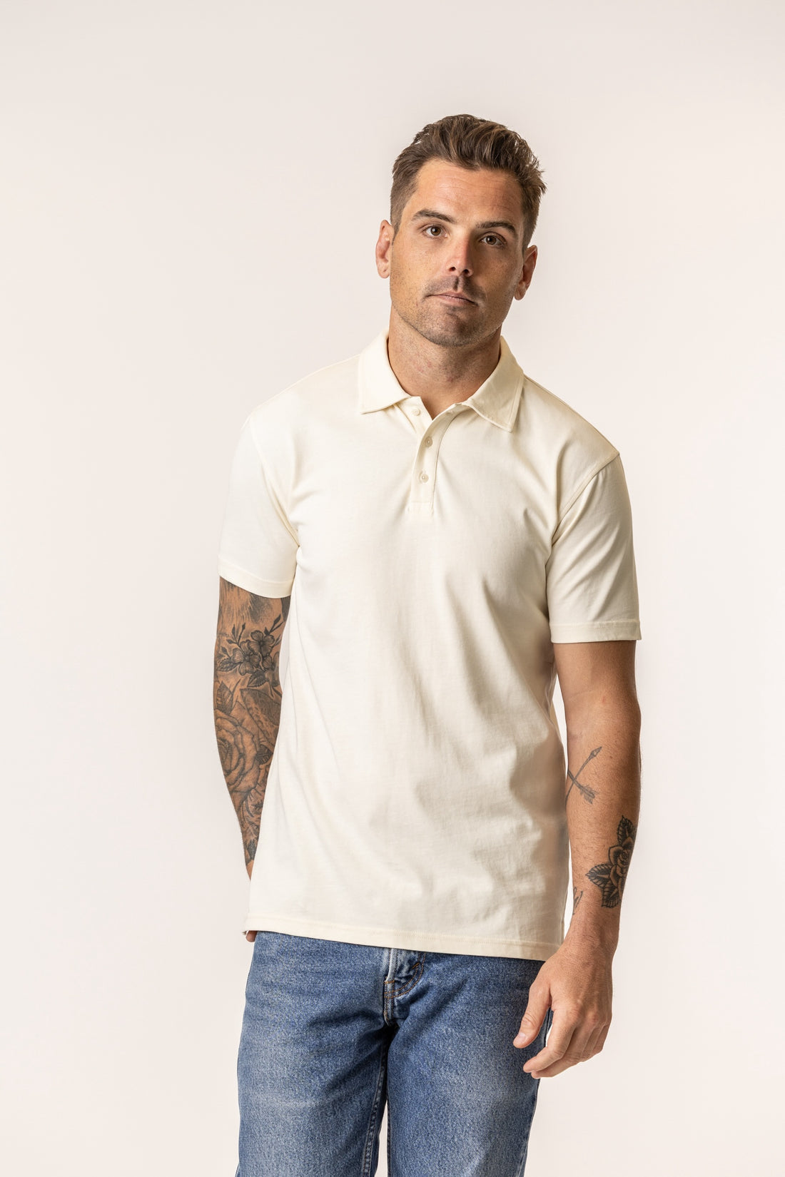 Man wearing a natural polo shirt